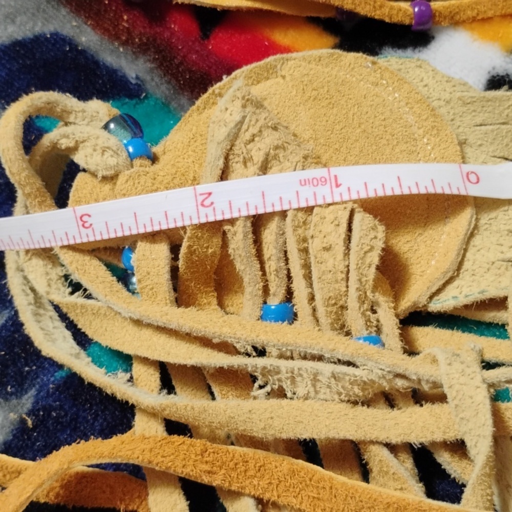 4 Small Buck Skin Medicine BagsWith Fringes And Accent Beads. Long Draw Closure. - Picture 6 of 10